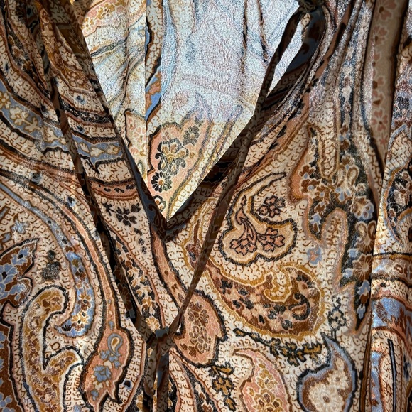 Pretty Tamara H Paisley sheer Blouse - Picture 5 of 5